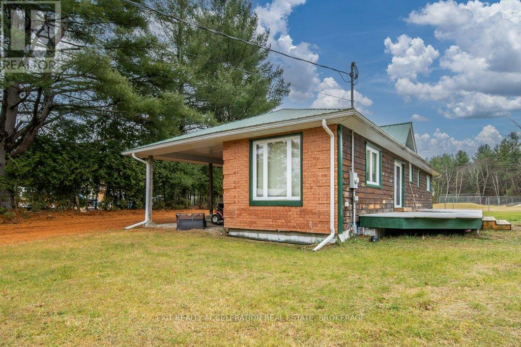 14 WEST PARK LANE, Addington Highlands, Ontario