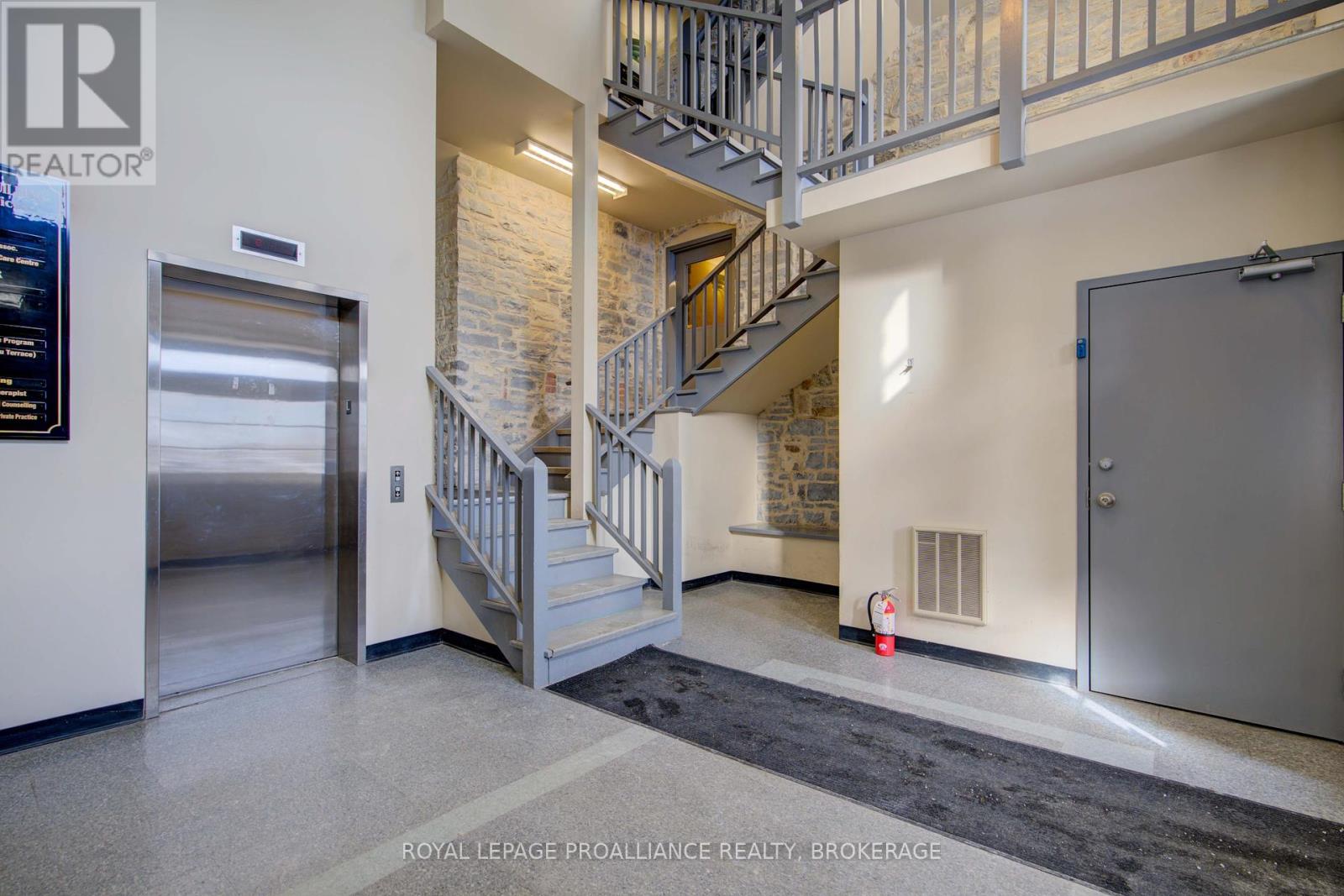 100 - 308 Wellington Street, Kingston, Ontario  K7K 7A8 - Photo 10 - X11959889