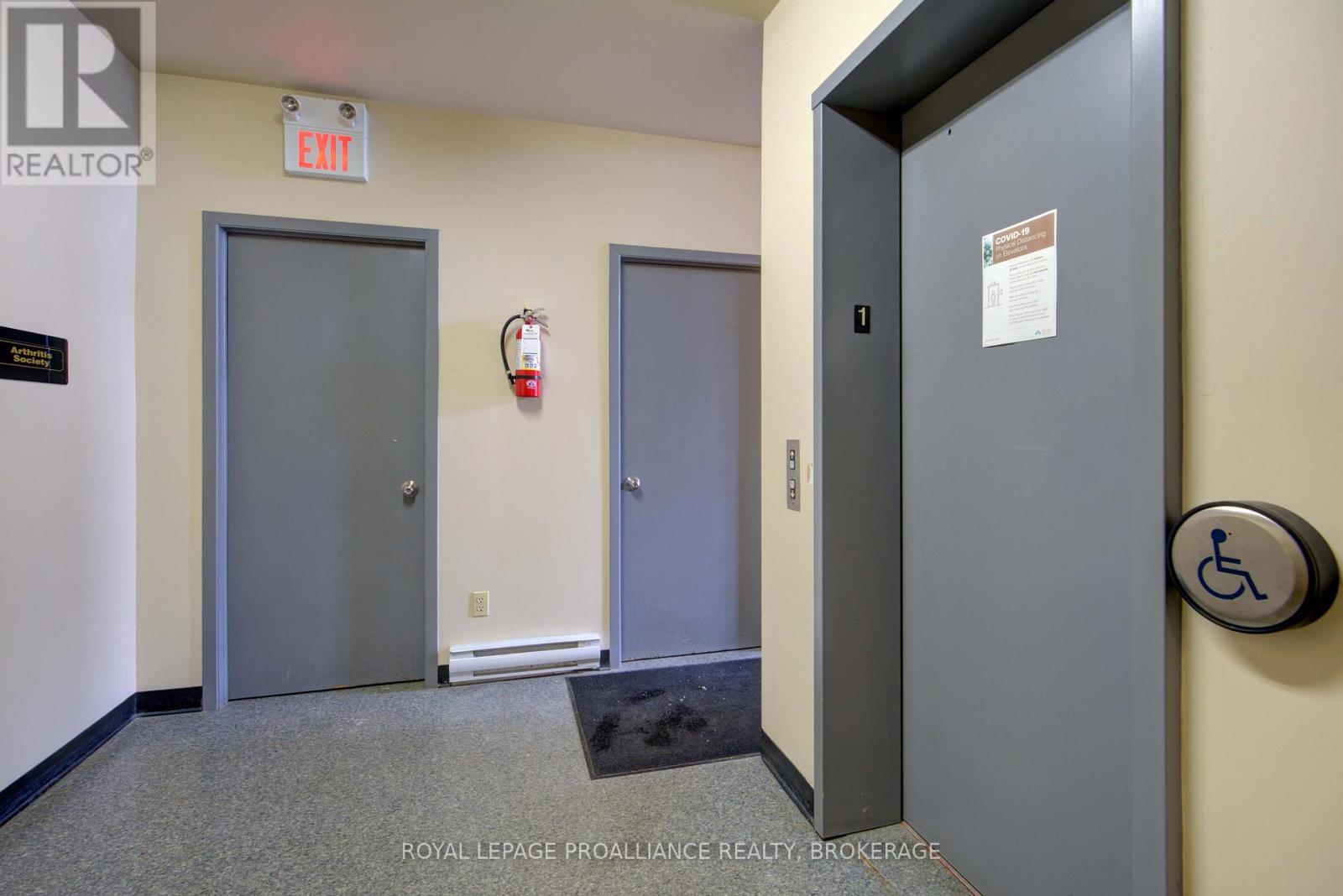 100 - 308 Wellington Street, Kingston, Ontario  K7K 7A8 - Photo 3 - X11959889