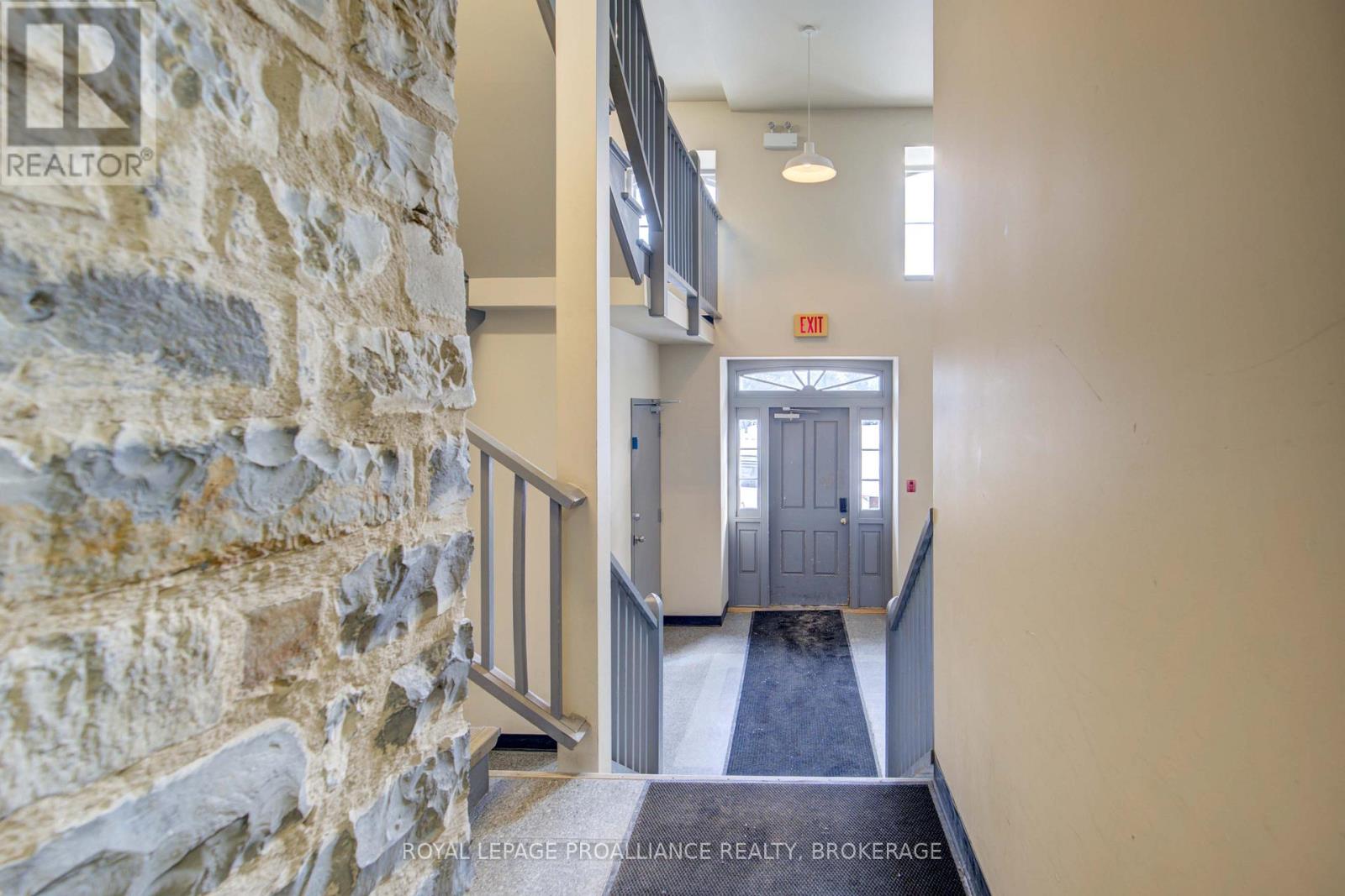 100 - 308 Wellington Street, Kingston, Ontario  K7K 7A8 - Photo 4 - X11959889