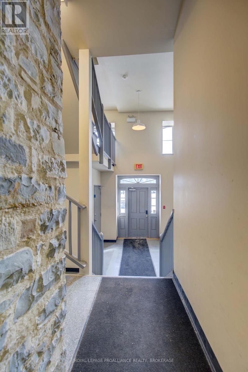 100 - 308 Wellington Street, Kingston, Ontario  K7K 7A8 - Photo 5 - X11959889