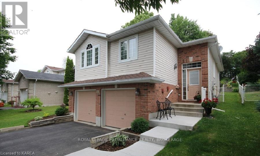 922 Lombardy Street, Kingston, Ontario  K7M 9C2 - Photo 1 - X11971806