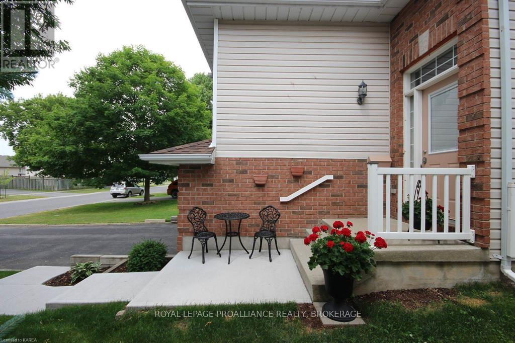 922 Lombardy Street, Kingston, Ontario  K7M 9C2 - Photo 4 - X11971806