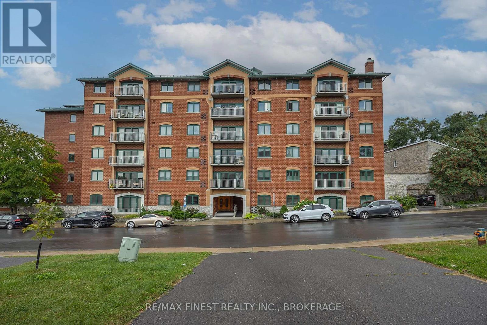 605 - 2 Bay Street, Kingston, Ontario  K7K 6T7 - Photo 1 - X11992823