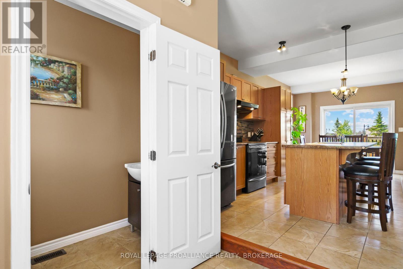 121 Blakely Street, Loyalist, Ontario  K7N 0A3 - Photo 4 - X11996323