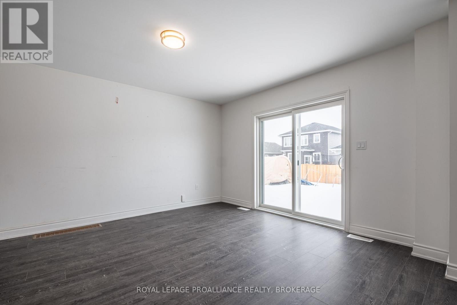 18 Millcreek Drive, Loyalist, Ontario  K0H 2H0 - Photo 10 - X12003764