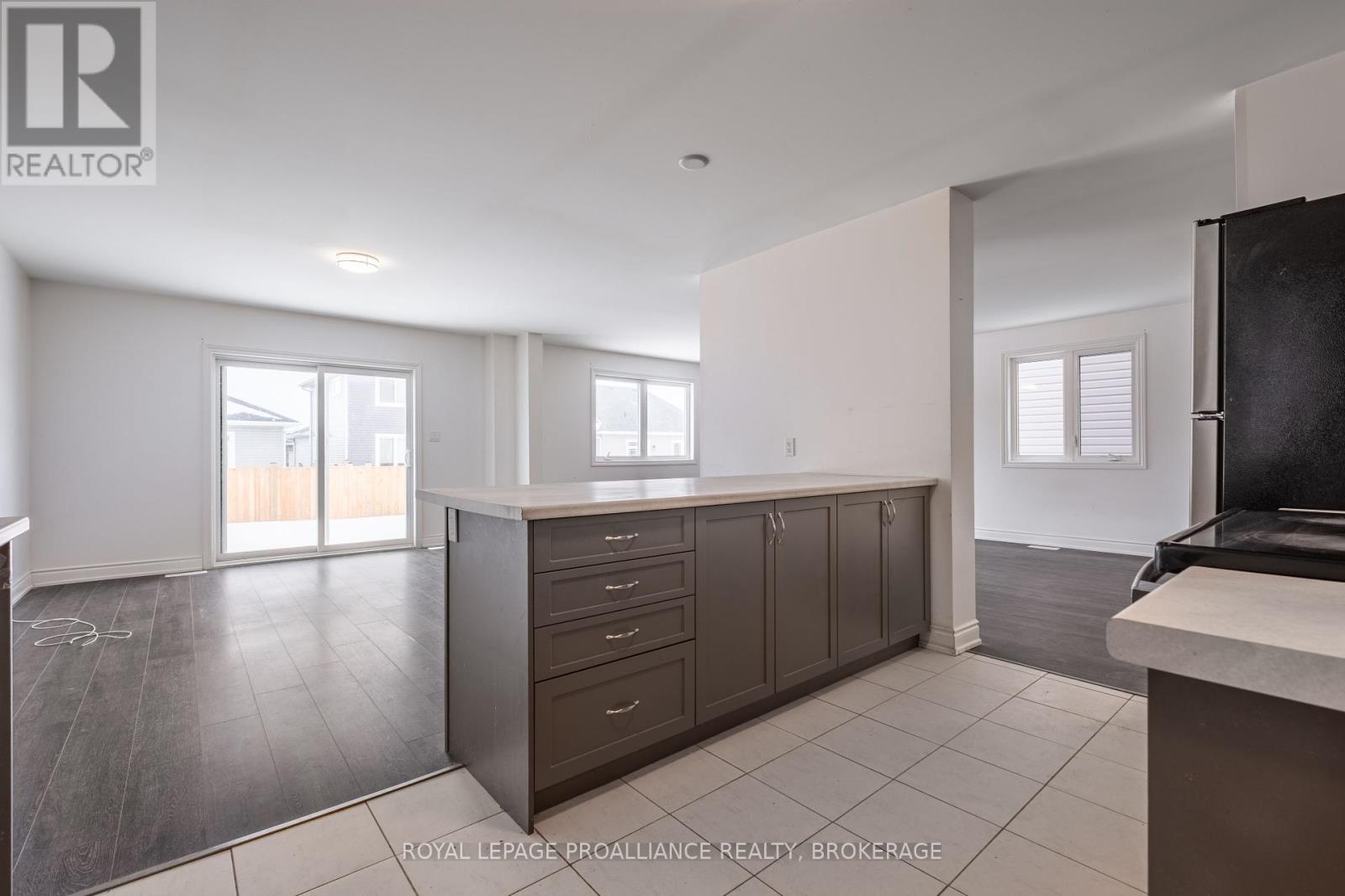 18 Millcreek Drive, Loyalist, Ontario  K0H 2H0 - Photo 13 - X12003764