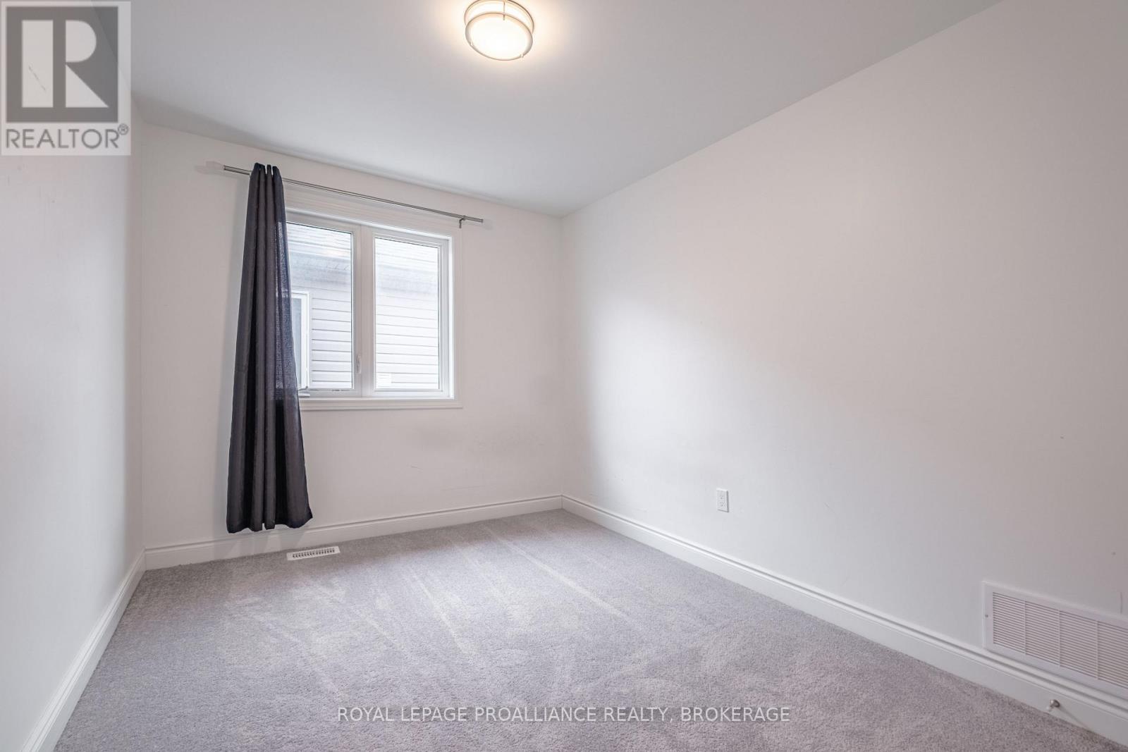 18 Millcreek Drive, Loyalist, Ontario  K0H 2H0 - Photo 27 - X12003764