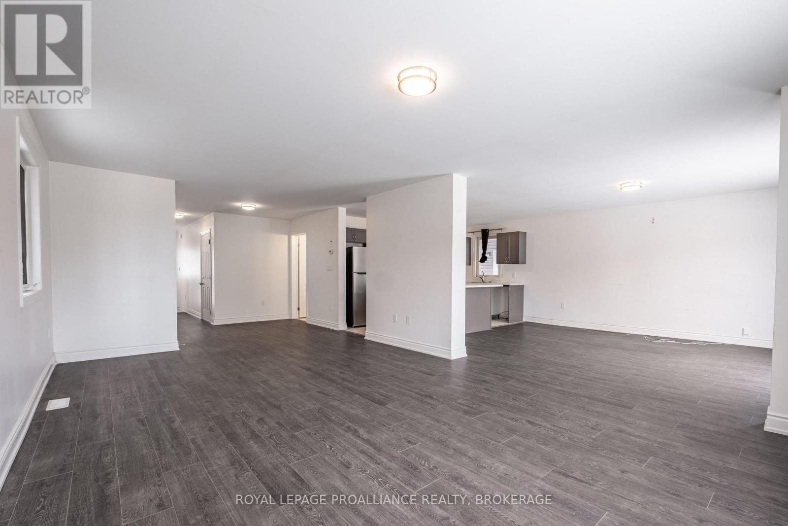 18 Millcreek Drive, Loyalist, Ontario  K0H 2H0 - Photo 9 - X12003764