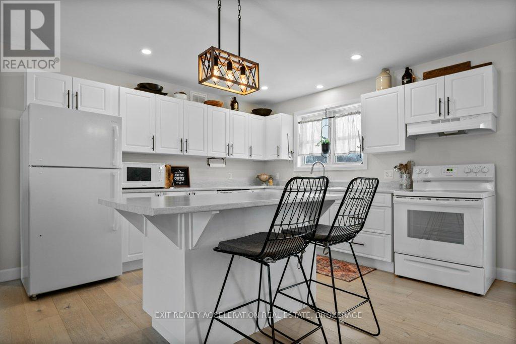 90 Shermans Point Road, Greater Napanee, Ontario  K7R 3K8 - Photo 6 - X12004381