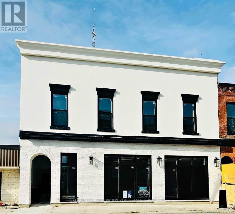 13B MARKET SQUARE, Greater Napanee, Ontario