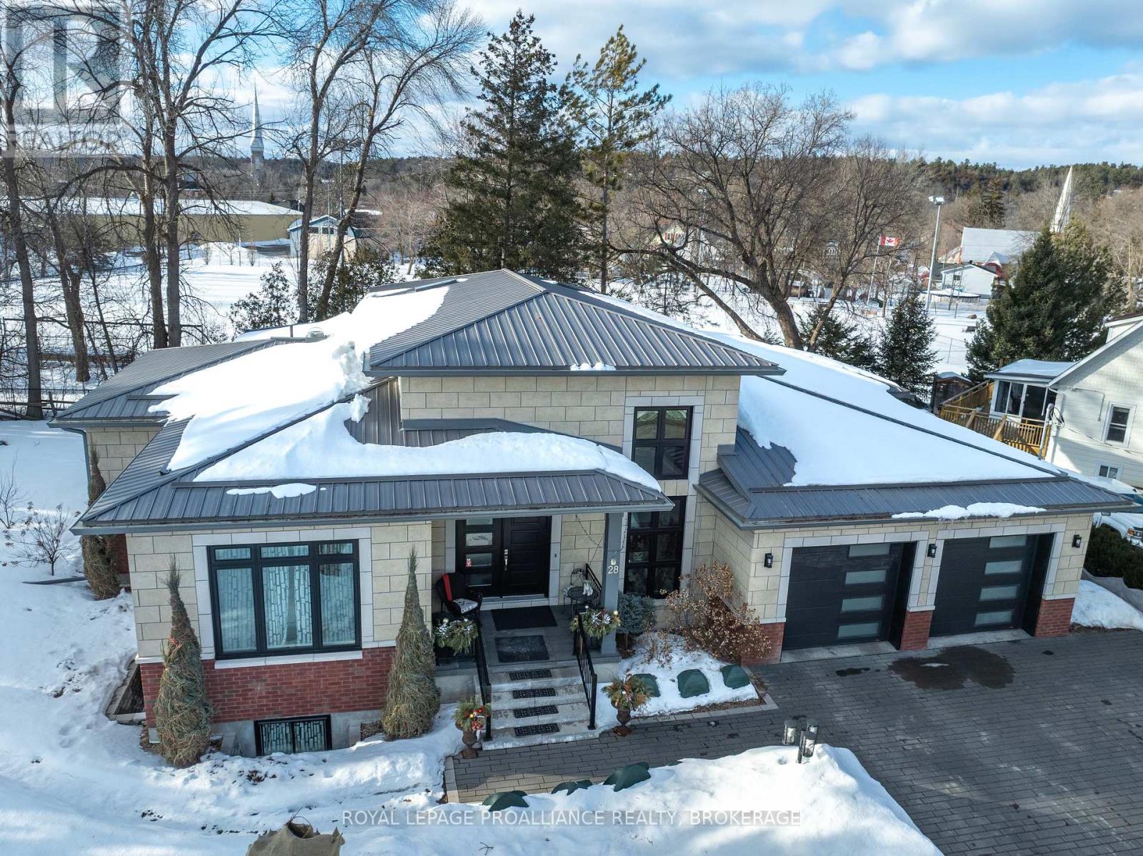 28 GEORGE STREET, Westport, Ontario