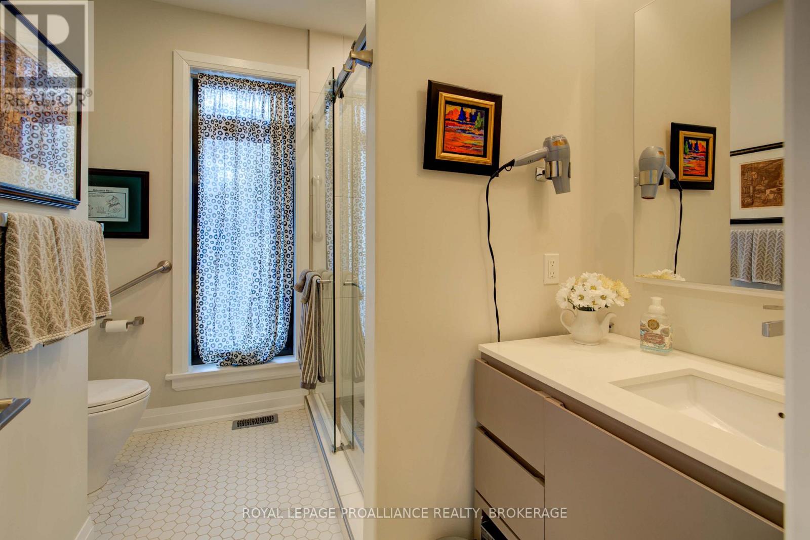 28 George Street, Westport, Ontario  K0G 1X0 - Photo 32 - X12009916