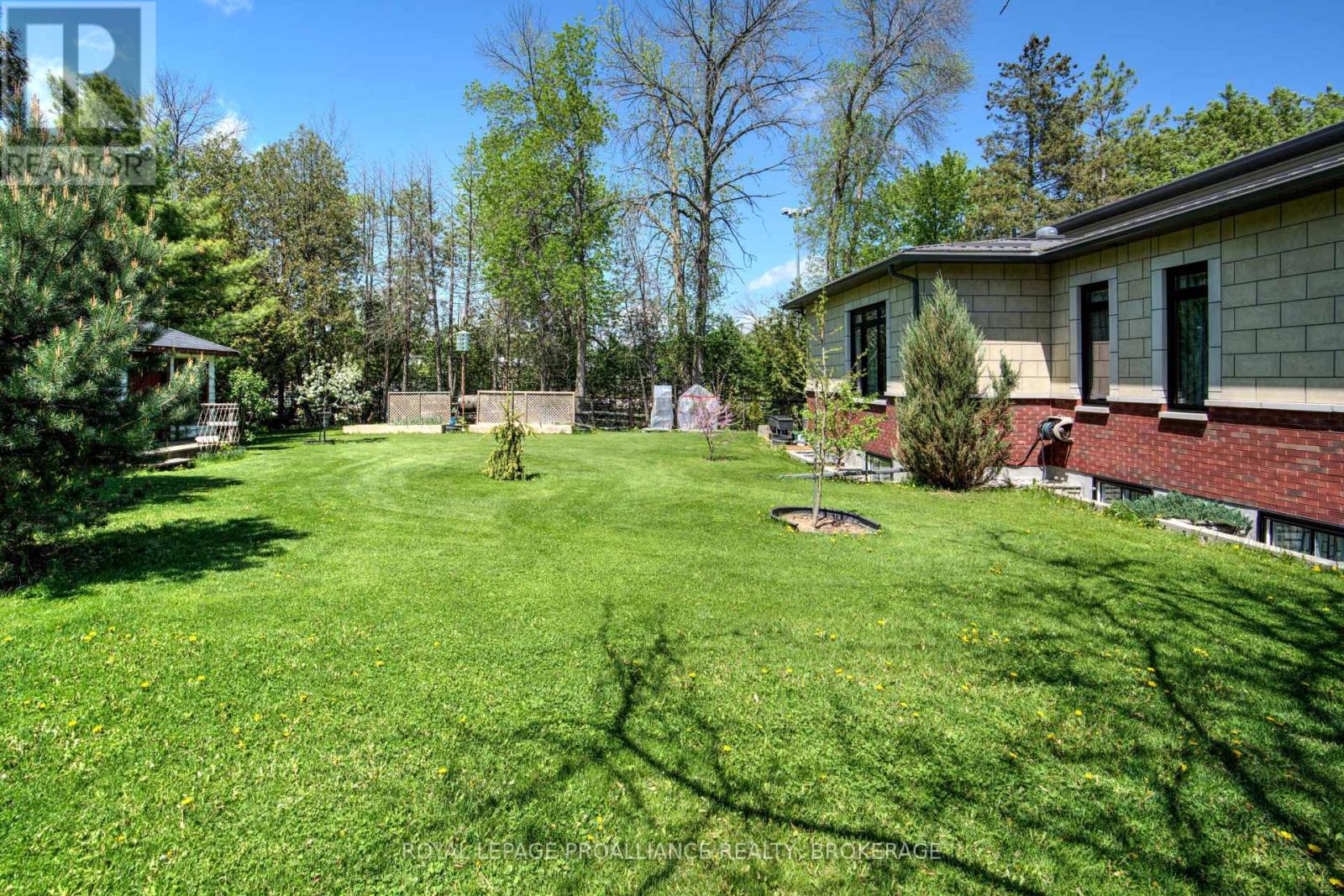 28 George Street, Westport, Ontario  K0G 1X0 - Photo 4 - X12009916