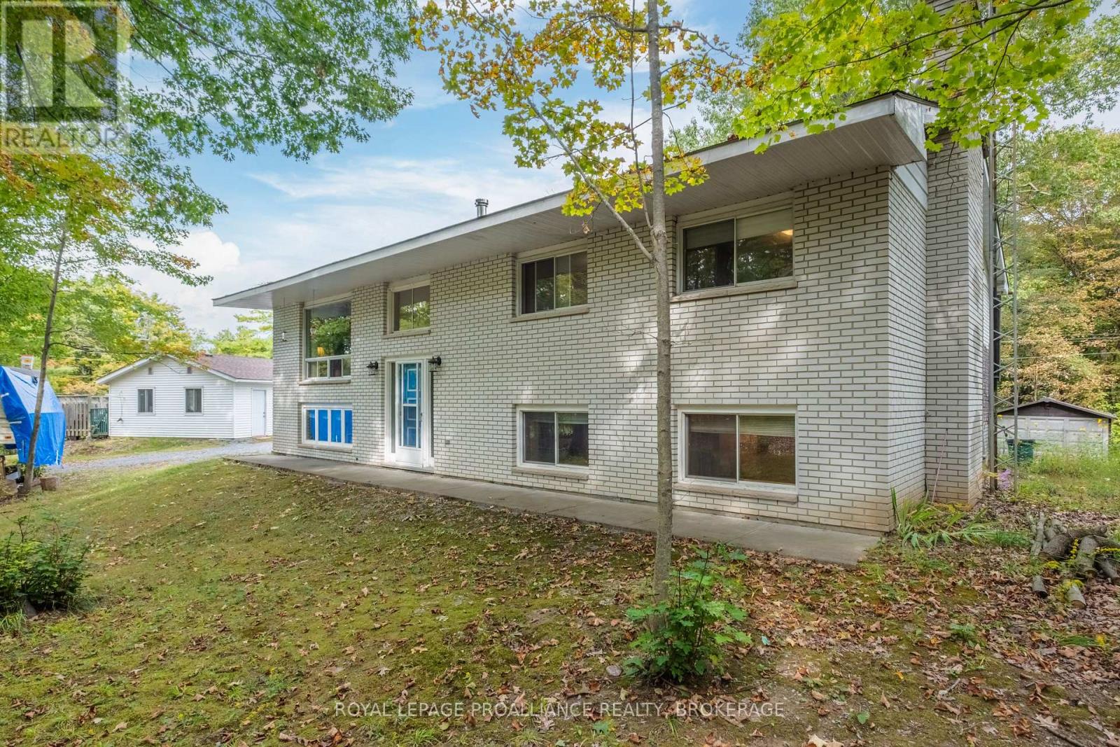 1911 Ormsbee Road, South Frontenac, Ontario  K0H 1H0 - Photo 2 - X12012136