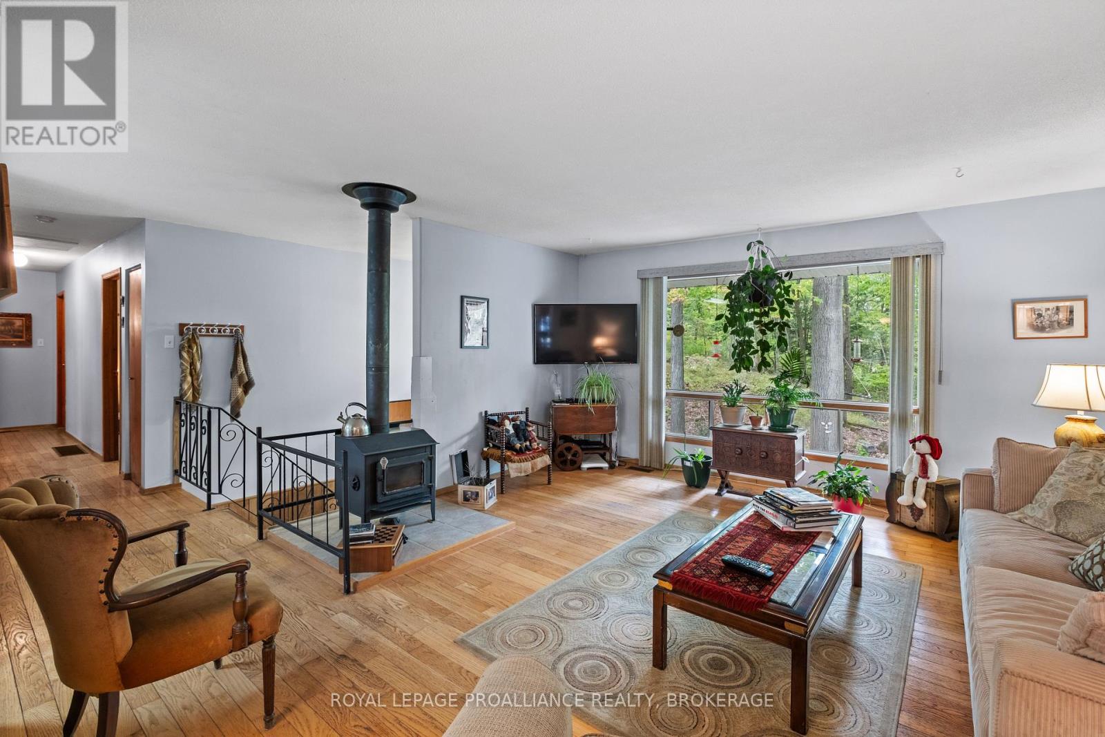 1911 Ormsbee Road, South Frontenac, Ontario  K0H 1H0 - Photo 23 - X12012136