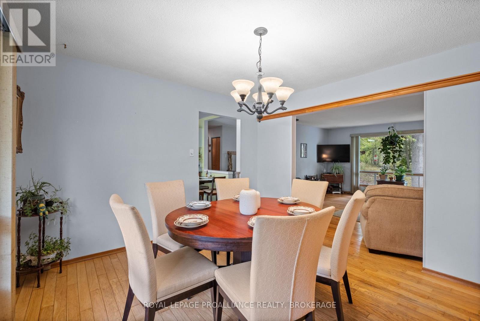 1911 Ormsbee Road, South Frontenac, Ontario  K0H 1H0 - Photo 26 - X12012136
