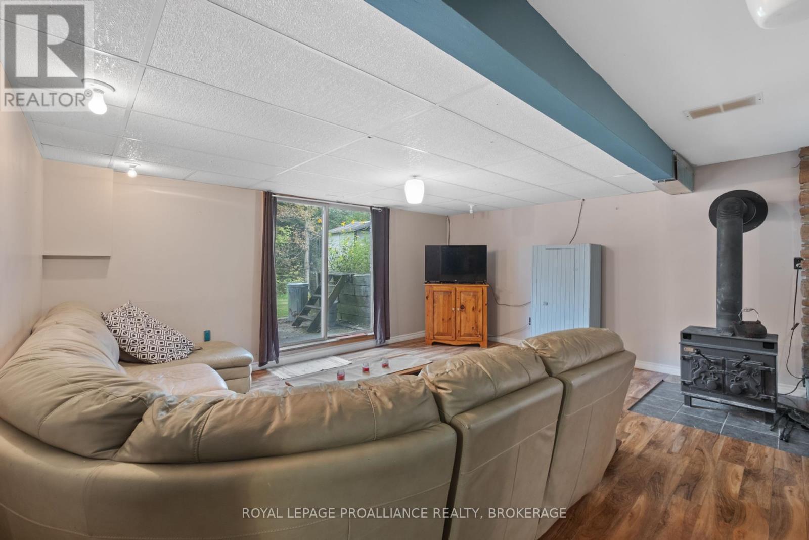 1911 Ormsbee Road, South Frontenac, Ontario  K0H 1H0 - Photo 43 - X12012136