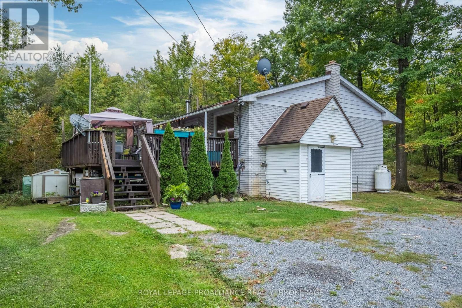 1911 Ormsbee Road, South Frontenac, Ontario  K0H 1H0 - Photo 8 - X12012136