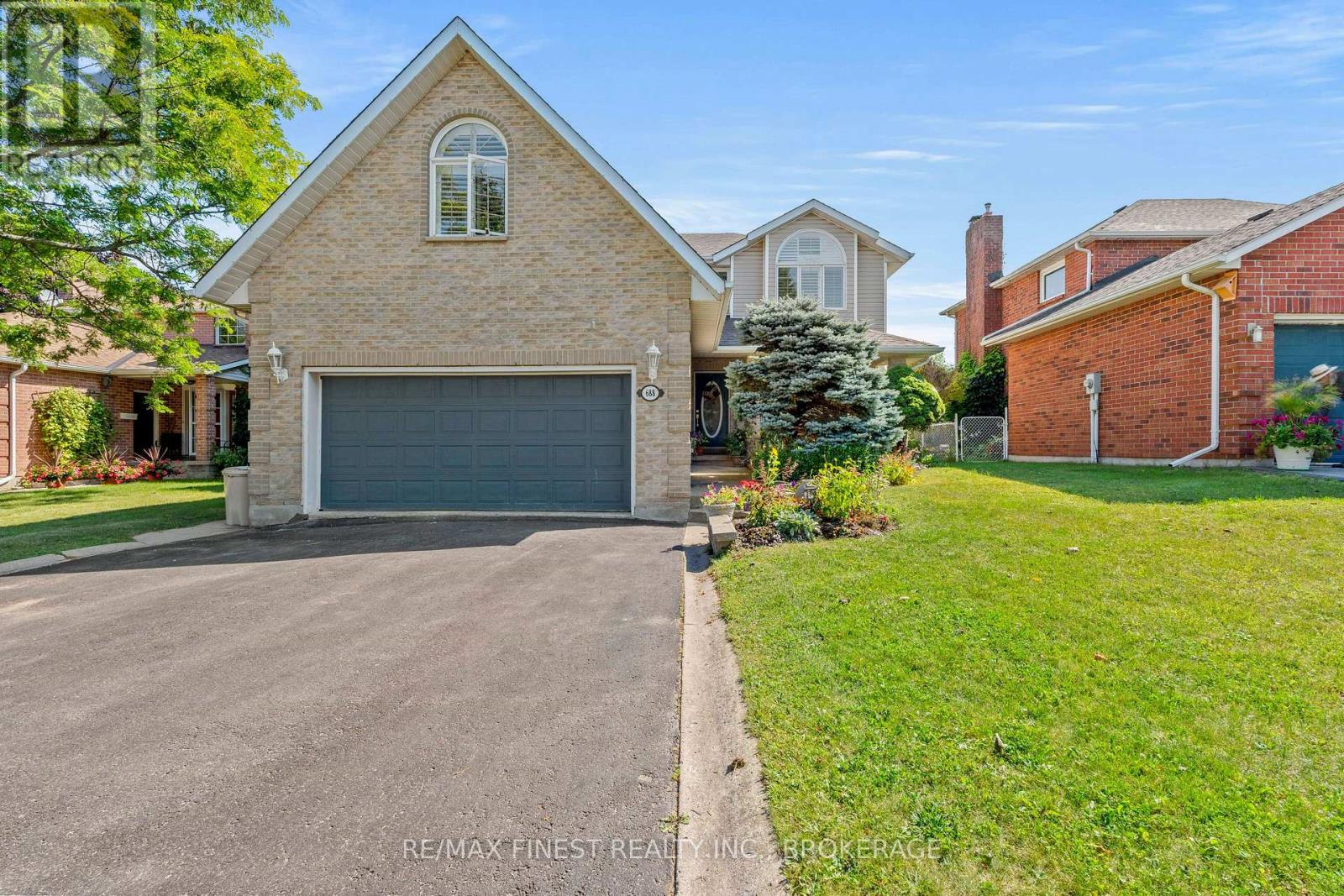 688 PARKSIDE CRESCENT, Kingston, Ontario