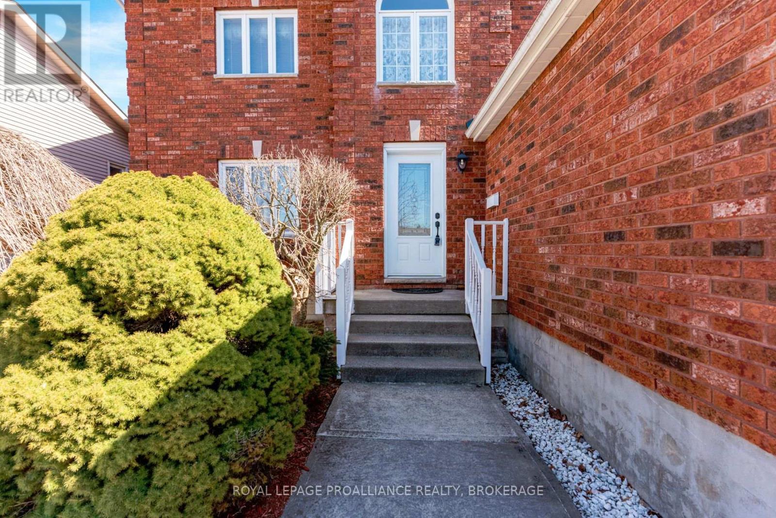 520 Citation Crescent, Kingston, Ontario  K7M 8W2 - Photo 3 - X12015360