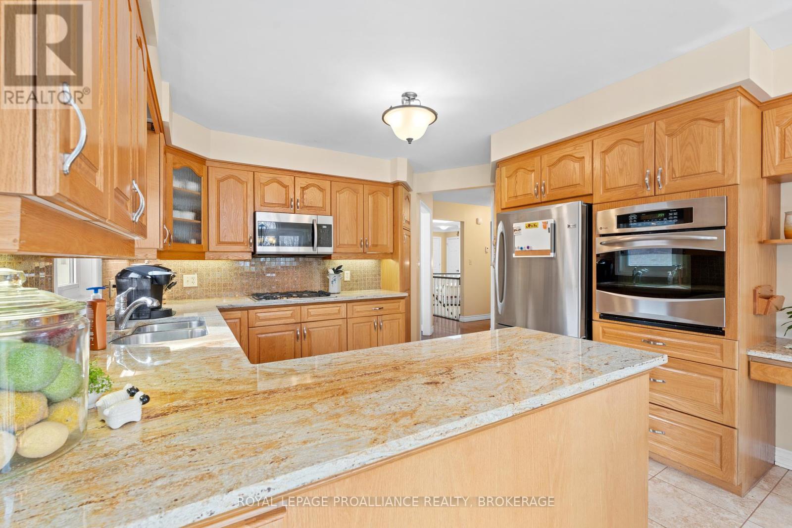 254 Friarhill Crescent, Kingston, Ontario  K7M 8P4 - Photo 12 - X12021253