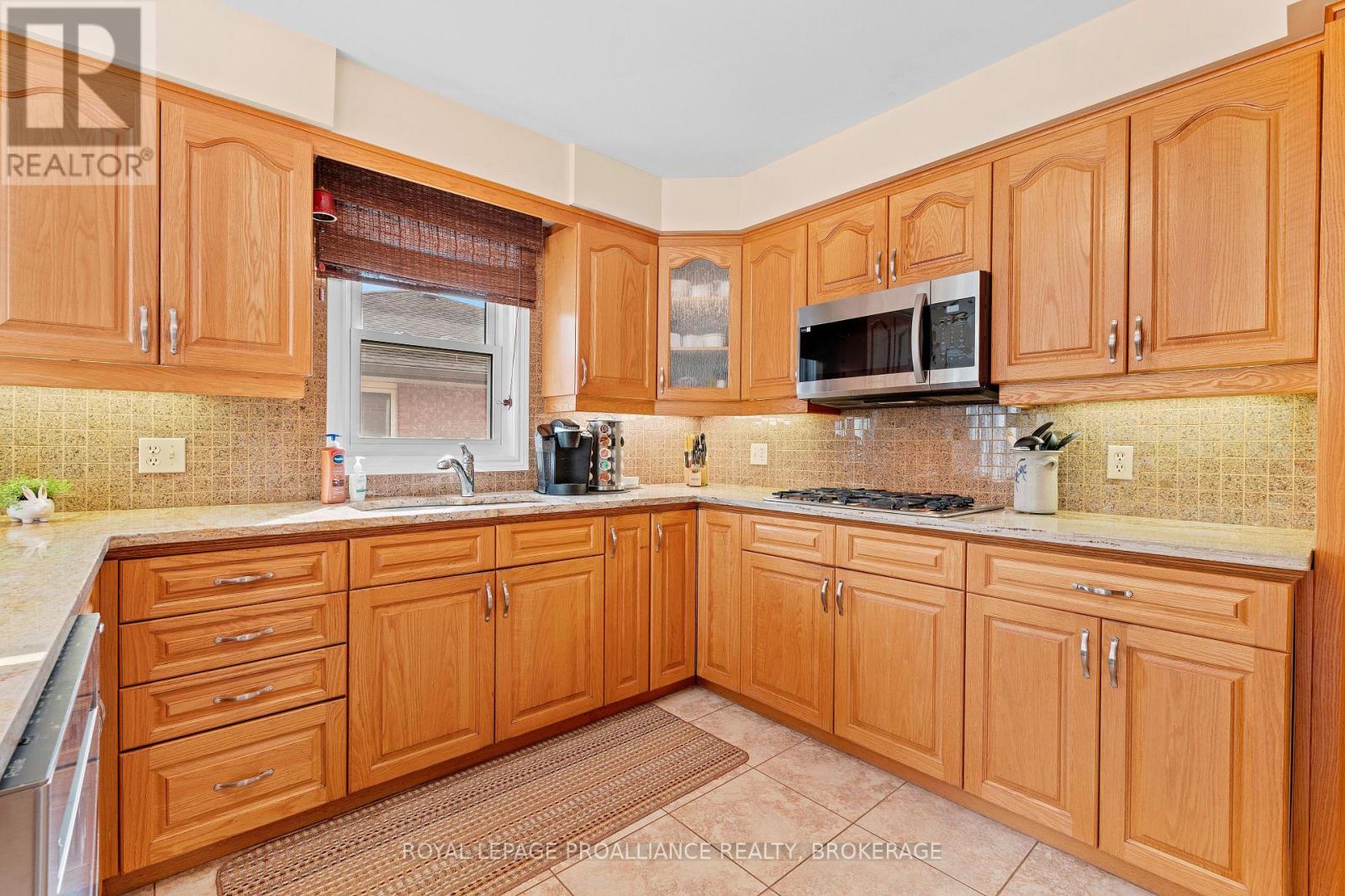 254 Friarhill Crescent, Kingston, Ontario  K7M 8P4 - Photo 15 - X12021253