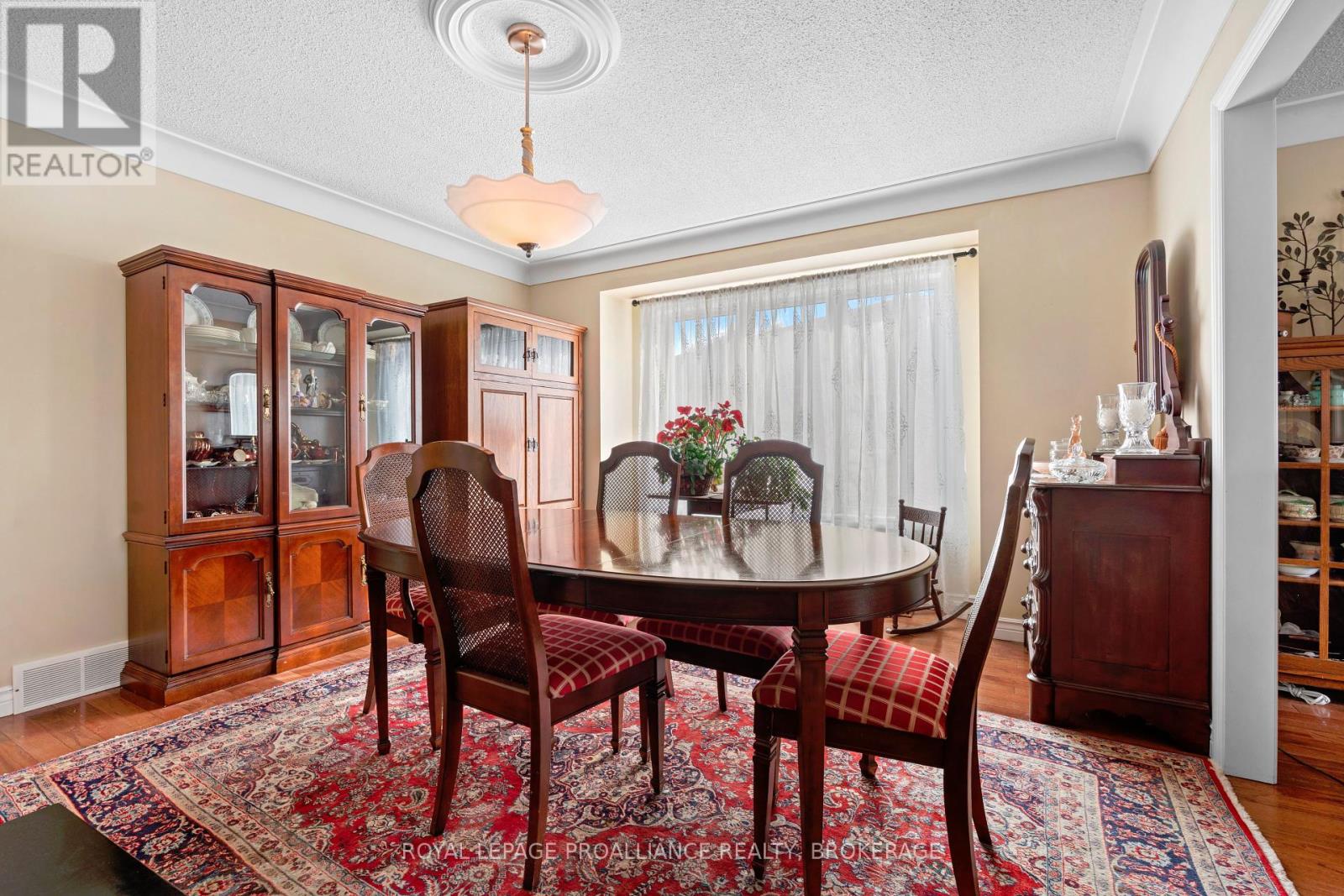 254 Friarhill Crescent, Kingston, Ontario  K7M 8P4 - Photo 8 - X12021253