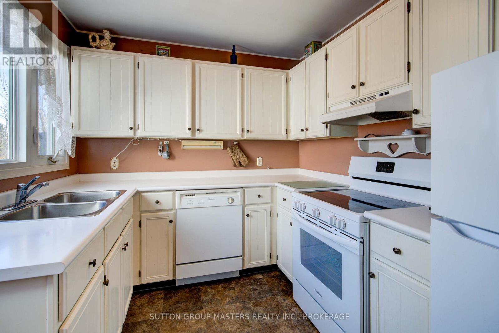 11 Hawley Court, Loyalist, Ontario  K0H 1G0 - Photo 13 - X12023766
