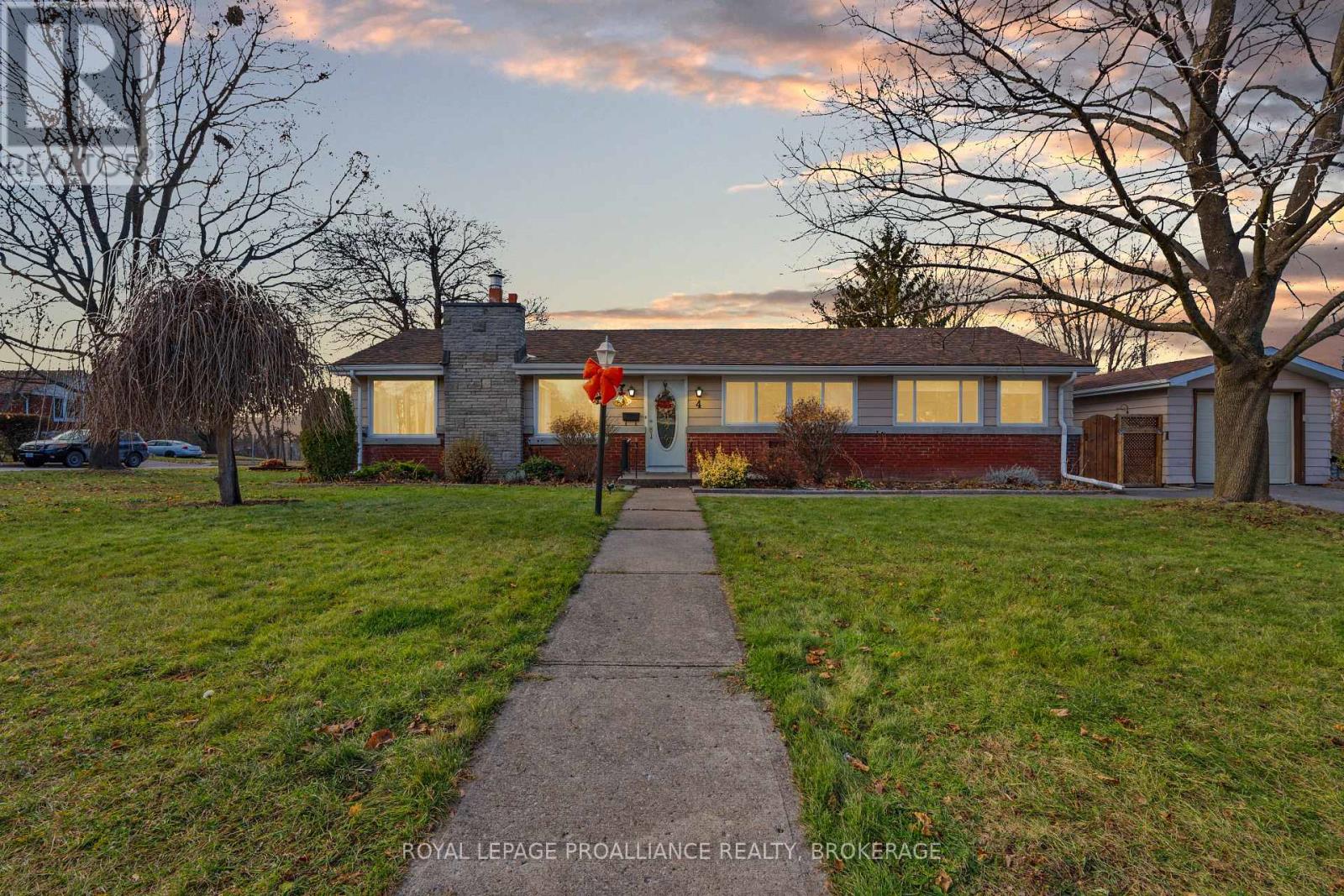 4 STRATHCONA CRESCENT, Kingston, Ontario
