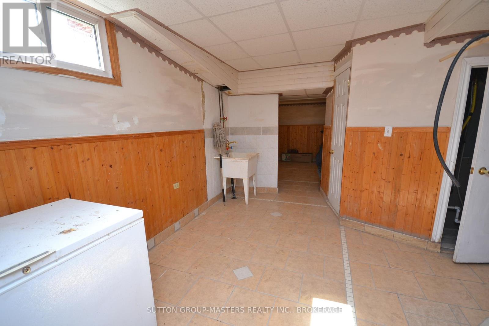 245 Arnold Street, Kingston, Ontario  K7M 3M4 - Photo 23 - X12032351