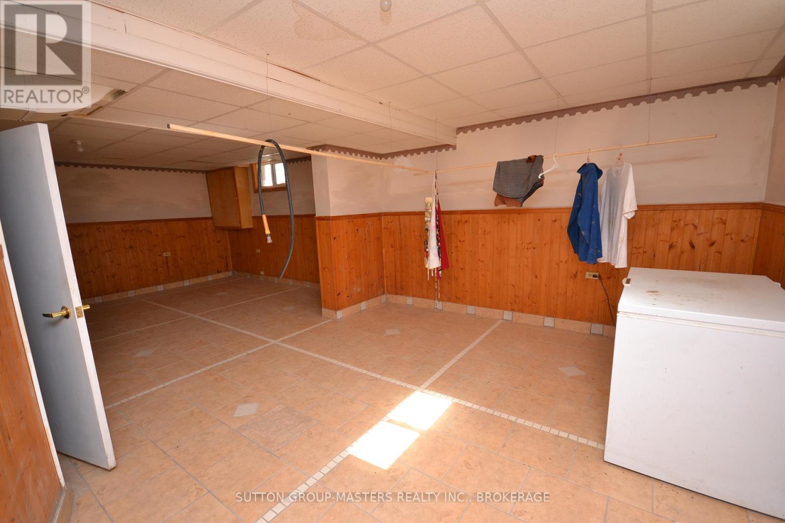 245 Arnold Street, Kingston, Ontario  K7M 3M4 - Photo 24 - X12032351