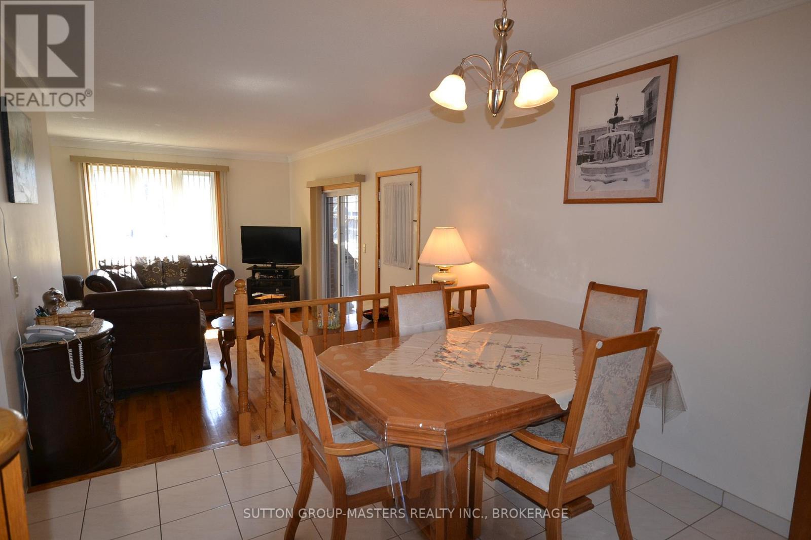 245 Arnold Street, Kingston, Ontario  K7M 3M4 - Photo 4 - X12032351