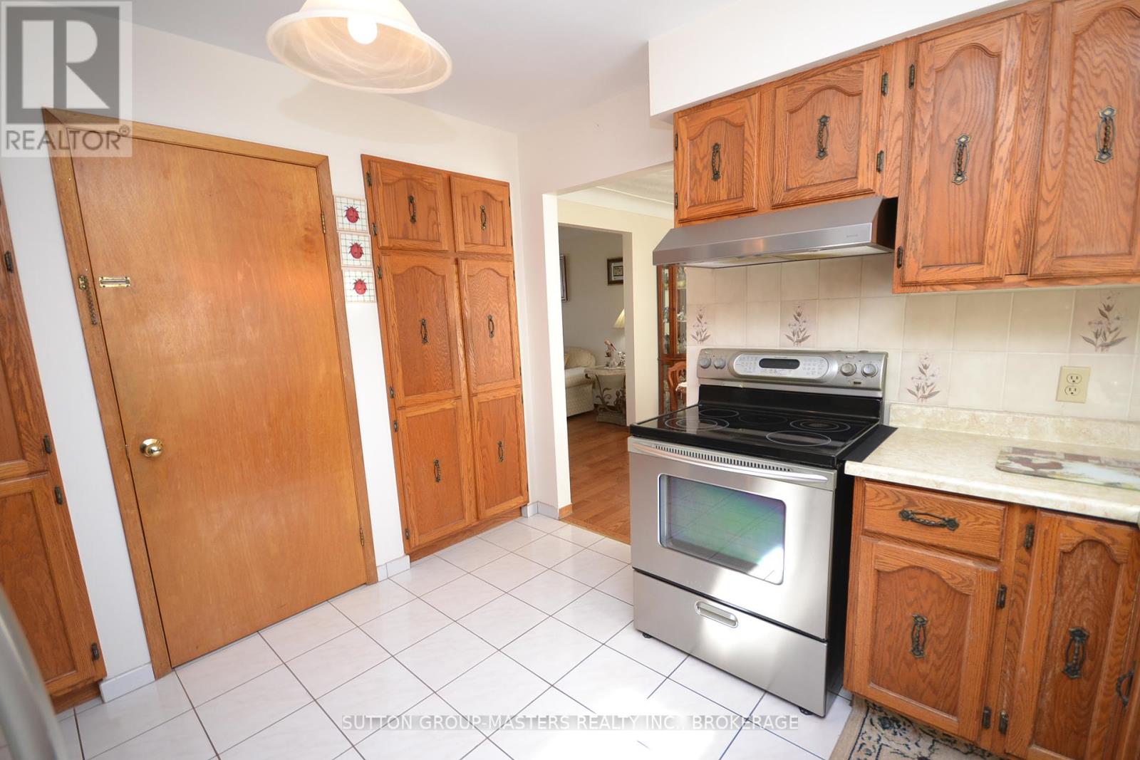 245 Arnold Street, Kingston, Ontario  K7M 3M4 - Photo 7 - X12032351