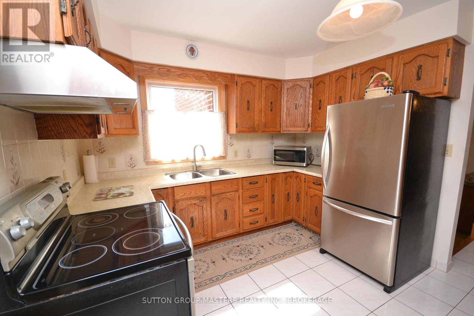 245 Arnold Street, Kingston, Ontario  K7M 3M4 - Photo 8 - X12032351