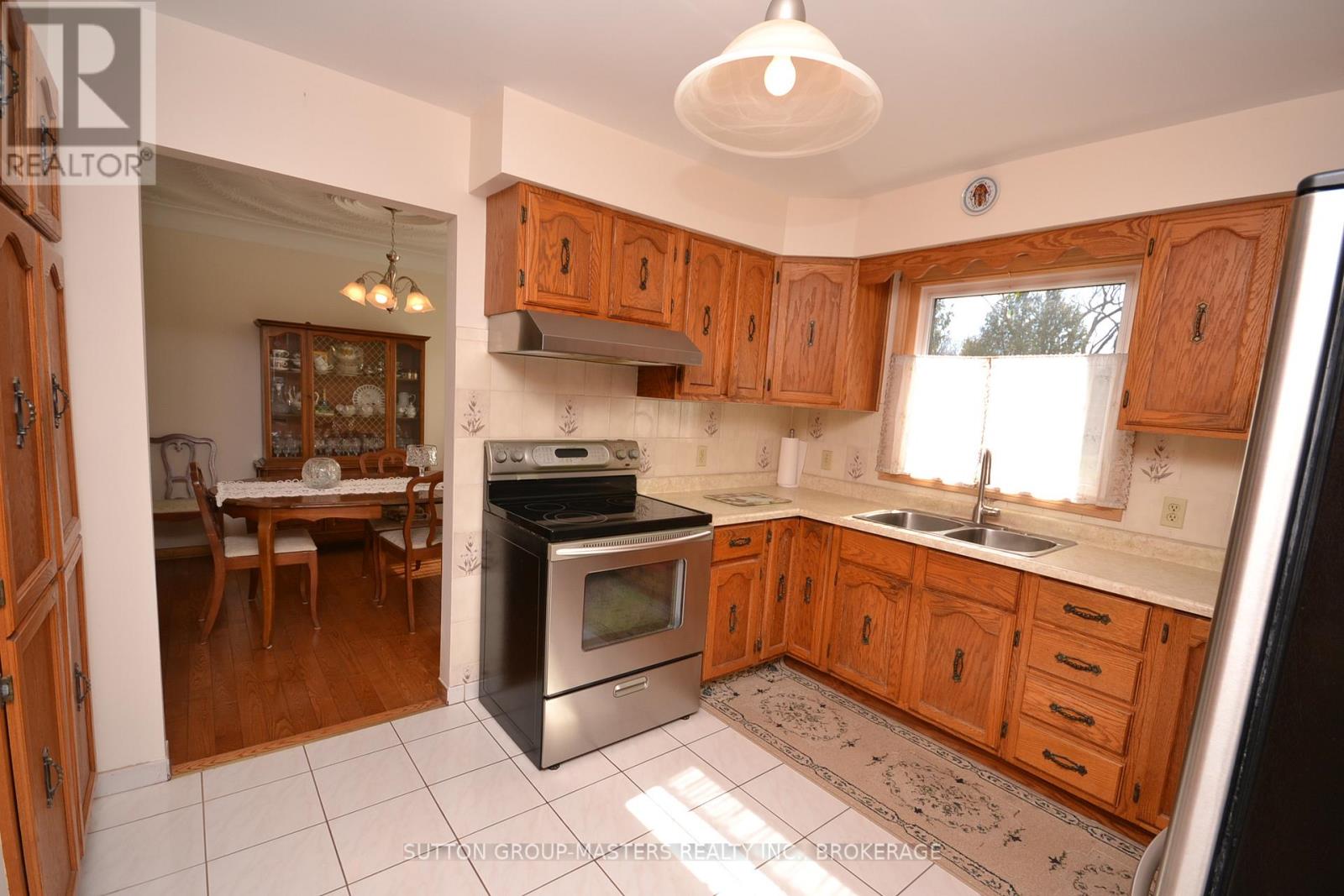 245 Arnold Street, Kingston, Ontario  K7M 3M4 - Photo 9 - X12032351