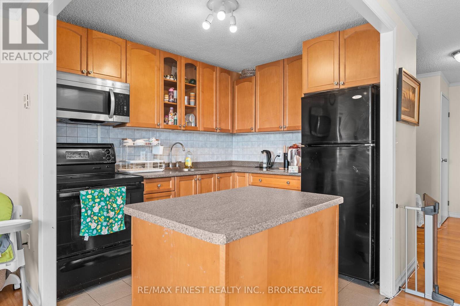 609 - 120 Barrett Court, Kingston, Ontario  K7L 5H6 - Photo 8 - X12033989