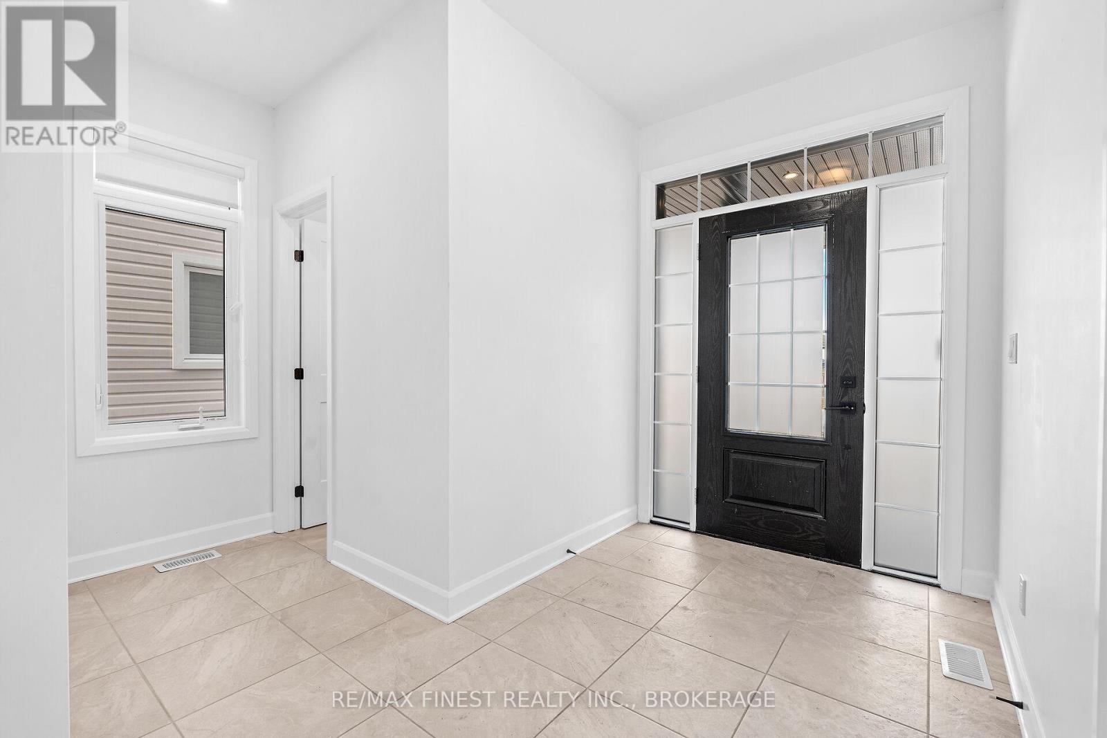 652 Halloway Drive, Kingston, Ontario  K7K 0H4 - Photo 4 - X12034043
