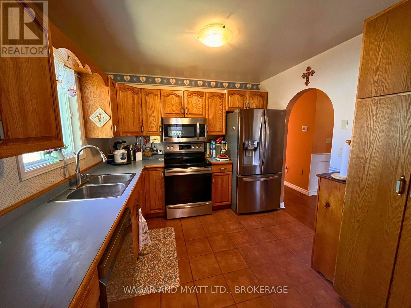 63 Southwood Crescent N, Greater Napanee, Ontario  K7R 3L2 - Photo 10 - X12041053