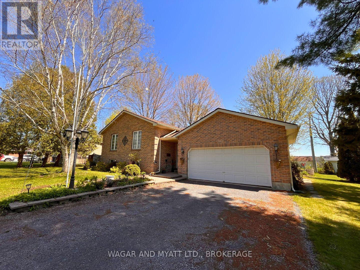 63 Southwood Crescent N, Greater Napanee, Ontario  K7R 3L2 - Photo 2 - X12041053
