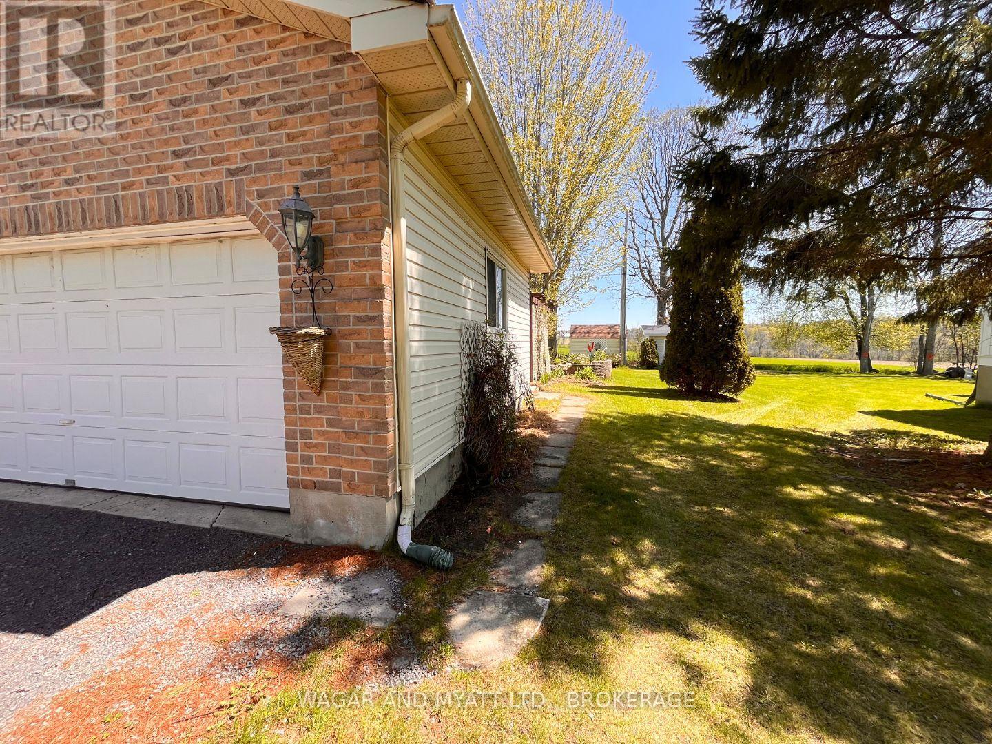 63 Southwood Crescent N, Greater Napanee, Ontario  K7R 3L2 - Photo 3 - X12041053