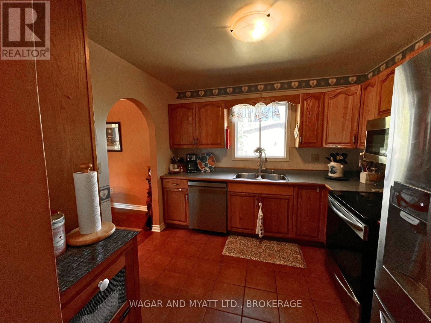 63 Southwood Crescent N, Greater Napanee, Ontario  K7R 3L2 - Photo 9 - X12041053