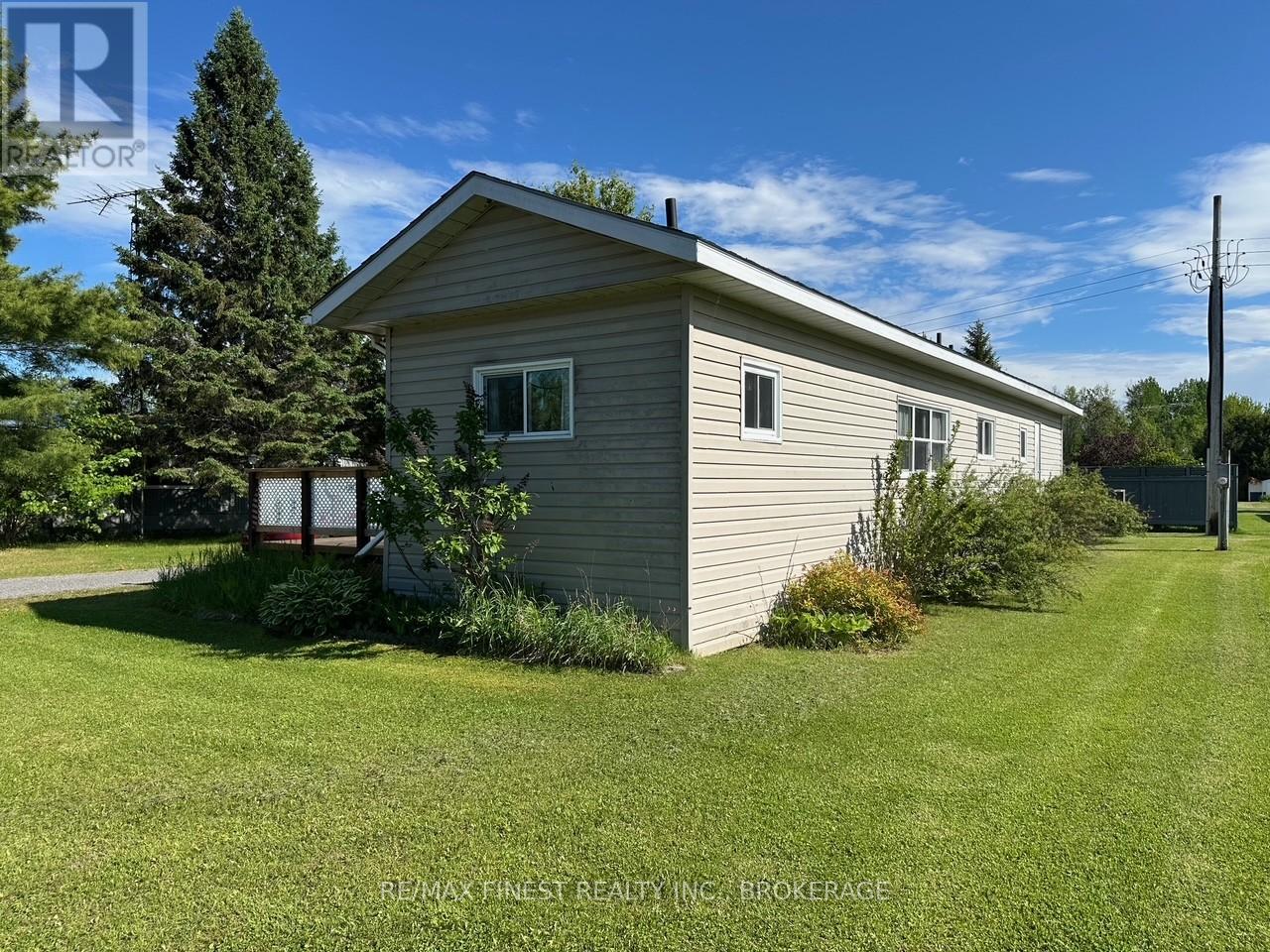 4425 Front Street, Frontenac, Ontario  K0H 2W0 - Photo 2 - X12042486