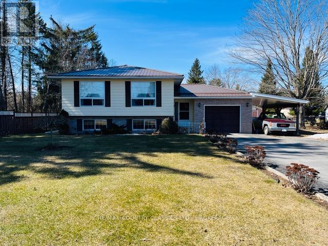 35 CLEMENT STREET, Addington Highlands, Ontario