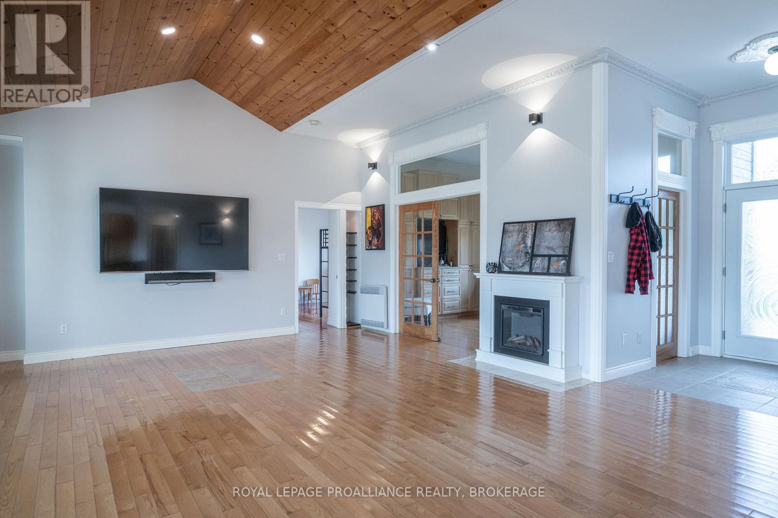 10 North Shore Road, Frontenac Islands, Ontario  K7G 2V6 - Photo 12 - X12055991