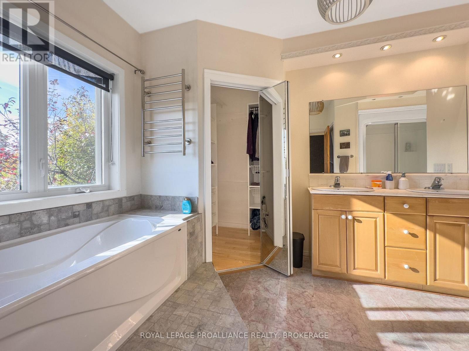 10 North Shore Road, Frontenac Islands, Ontario  K7G 2V6 - Photo 19 - X12055991