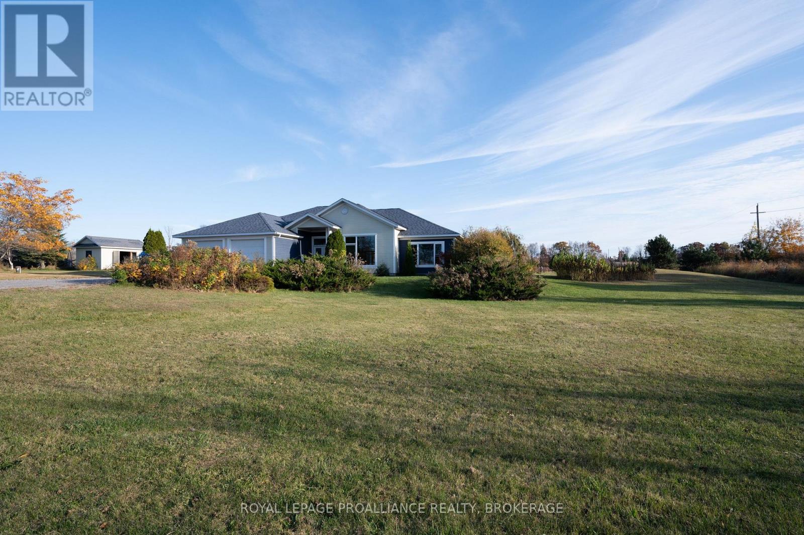 10 North Shore Road, Frontenac Islands, Ontario  K7G 2V6 - Photo 2 - X12055991