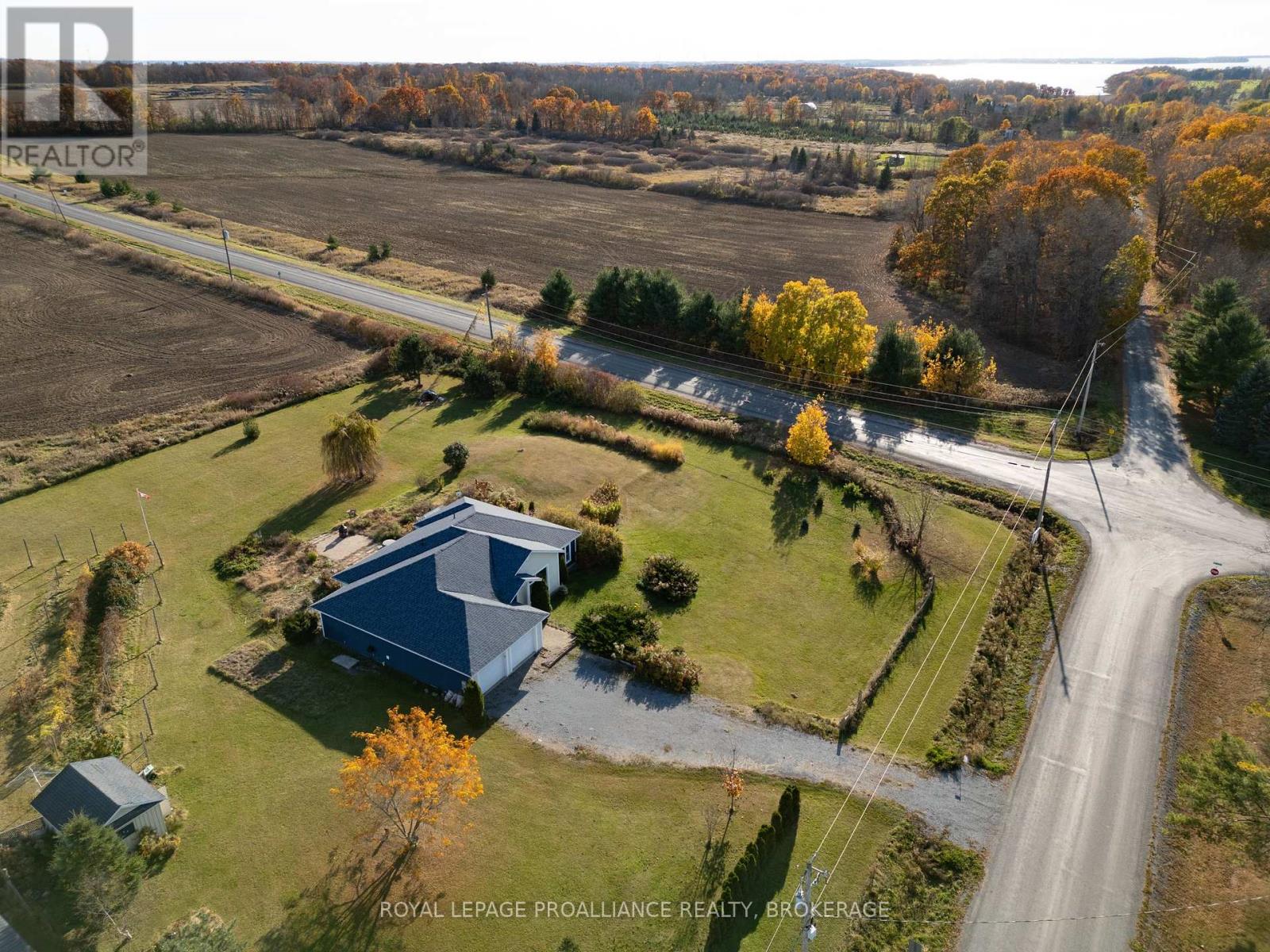 10 North Shore Road, Frontenac Islands, Ontario  K7G 2V6 - Photo 26 - X12055991