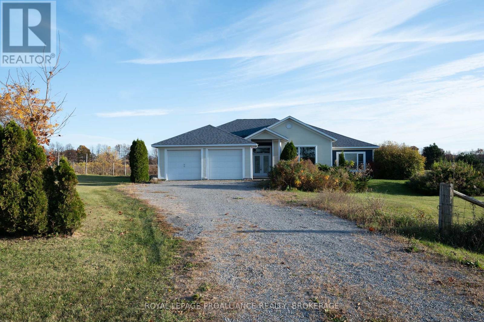10 North Shore Road, Frontenac Islands, Ontario  K7G 2V6 - Photo 3 - X12055991