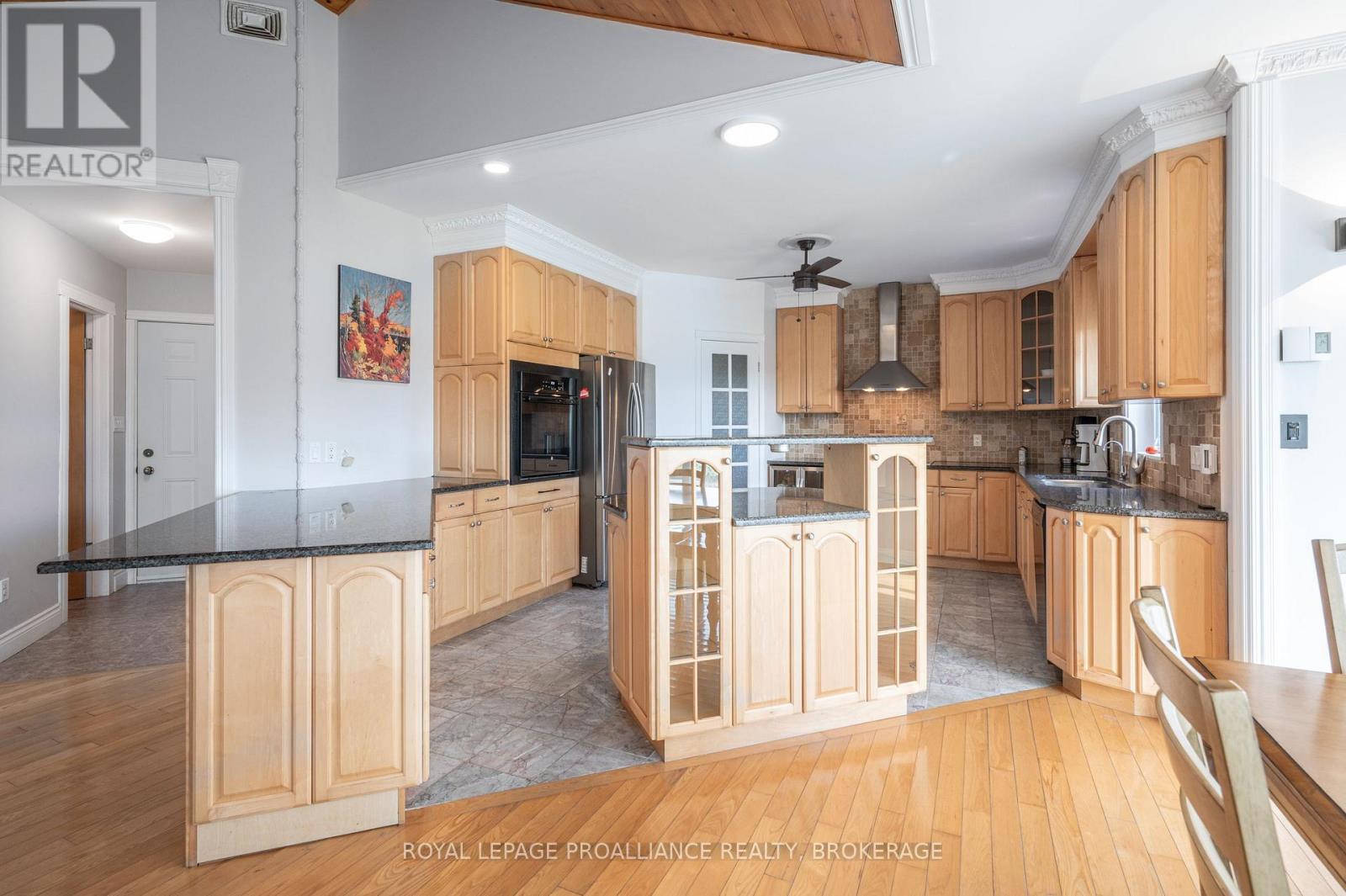 10 North Shore Road, Frontenac Islands, Ontario  K7G 2V6 - Photo 7 - X12055991
